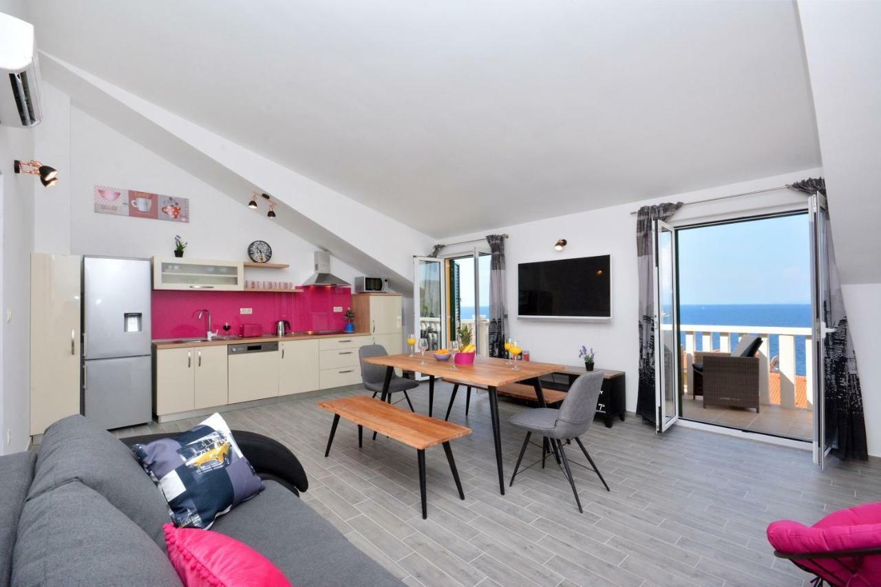 Apartment Sea View Luxury Apartments, Ala Da *