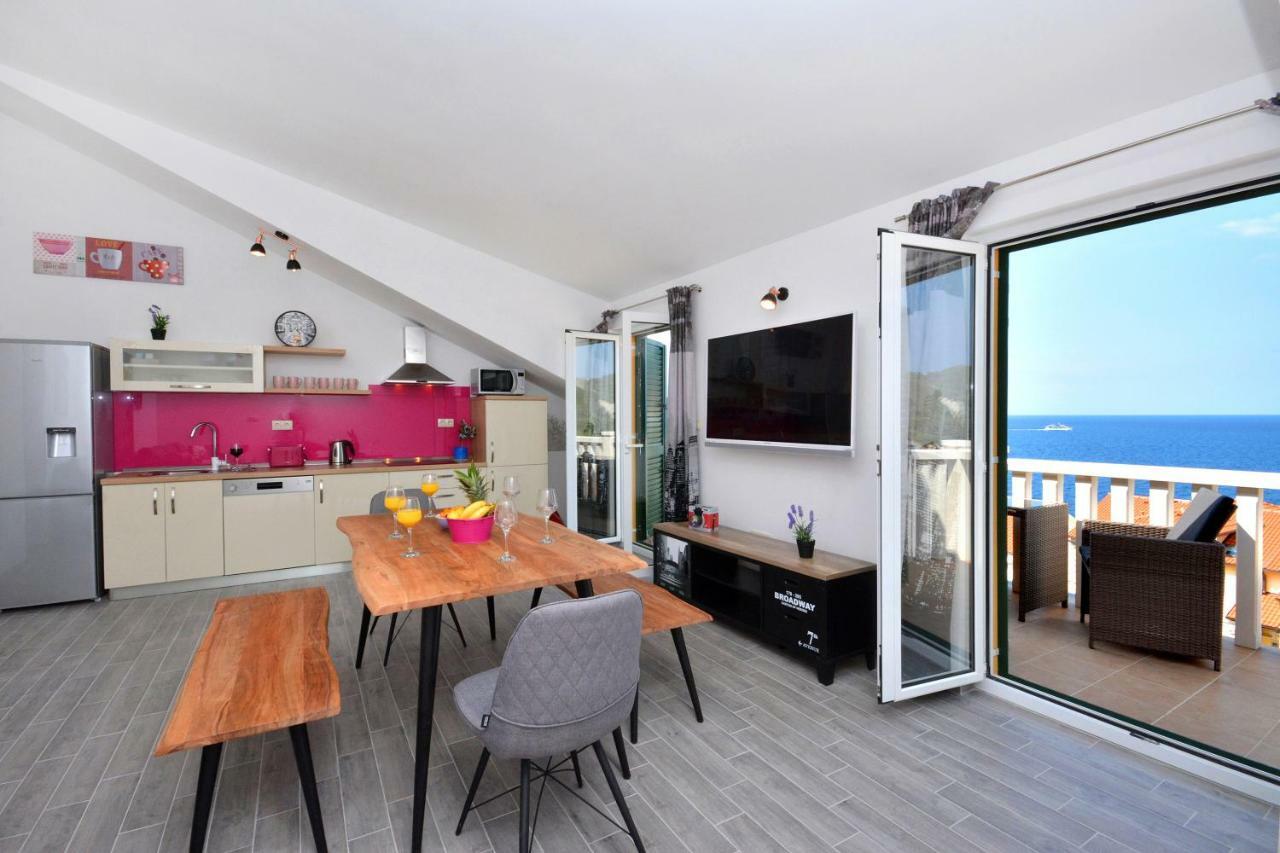 Apartment Sea View Luxury Apartments, Ala Da *